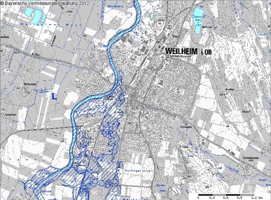 Ausschnitt der topographischen Karte, Bereich Weilheim mit Darstellung der Überschwemmungsgebiete; bei Mausklick Aufruf des Kartendienstes Überschwemmungsgefährdete Gebiete in Bayern; bei Mausklick Aufruf des Kartendienstes Überschwemmungsgefährdete Gebiete in Bayern