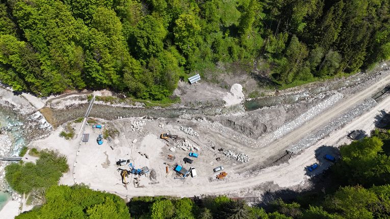 Bohrpfahl- und Steinbauarbeiten an der Baustelle im Mai 2025 Bohrpfahl- und Steinbauarbeiten an der Baustelle im Mai 2025