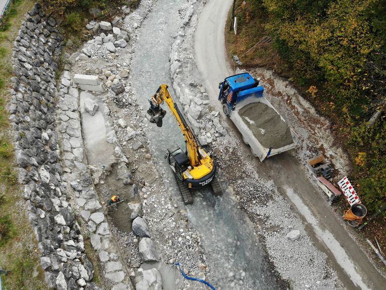Tieferlegung der Sohle, Ufersicherung und Einbau von durchgängigen Sohlriegeln bzw. Rampen