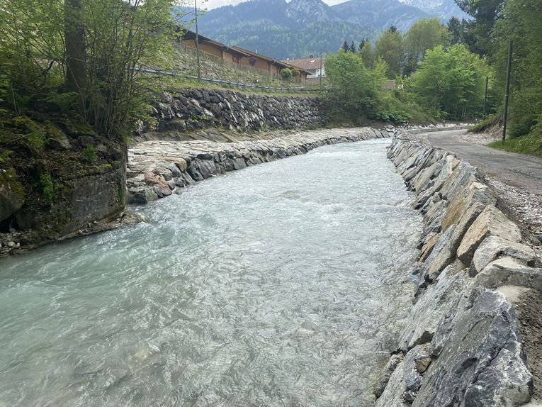 Hammersbach nach dem Umbau beim alten Wehr