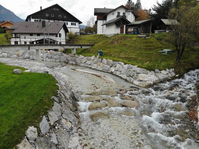 Sohlrampe bei Einmündung Krepbach
