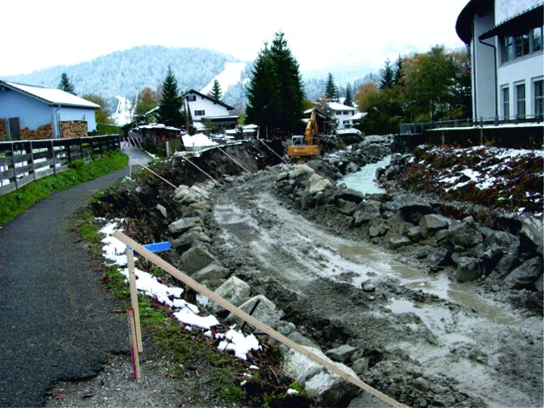 Neubau der Böschungssicherung bei der Berufsschule im Herbst 2004