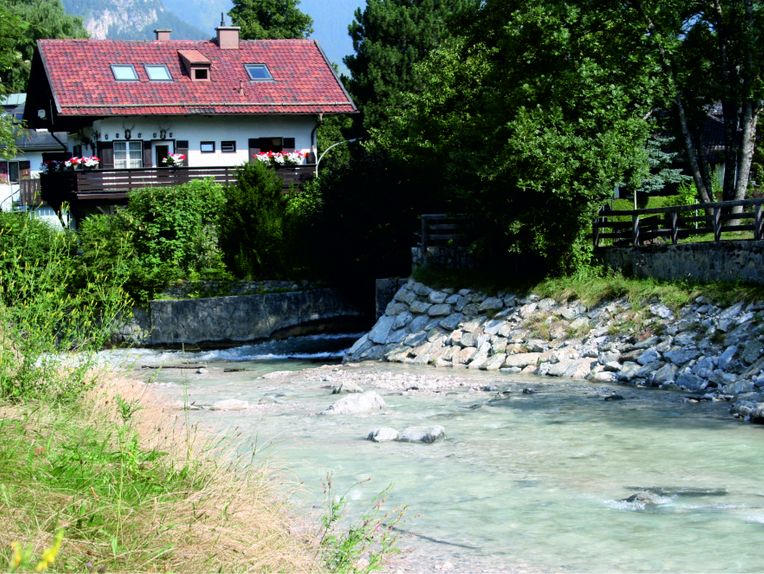 Umgebauter Partnachfall mit Einmündung des Mühlbaches