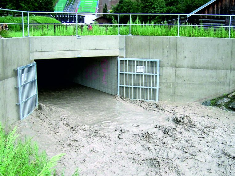 Fertiggestelltes Auslaufbauwerk der Überleitung