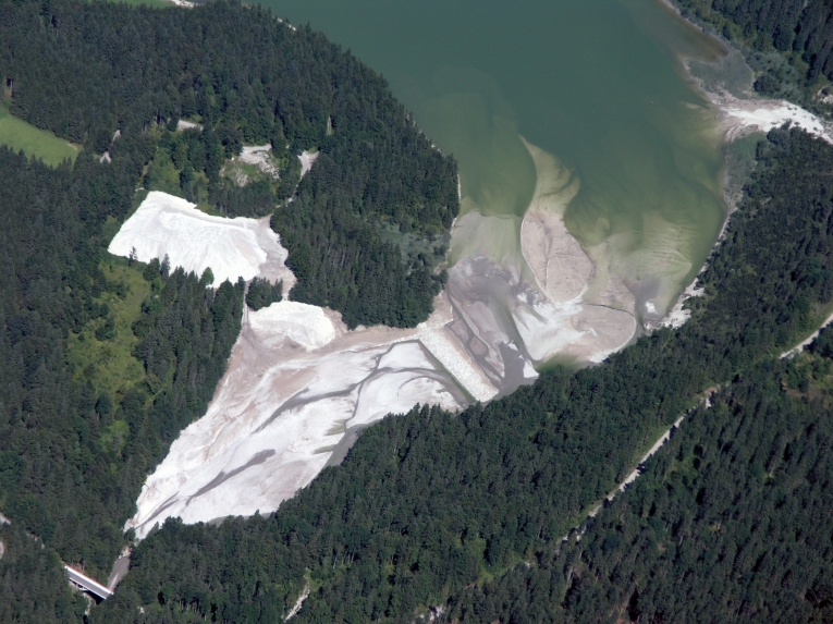 Bild Halde an der Dürrach, oberhalb der Stauwurzel des Sylvensteinsees, südlich der Ortschaft Fall