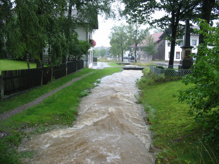 Burggen - Hochwasser im Steinbach