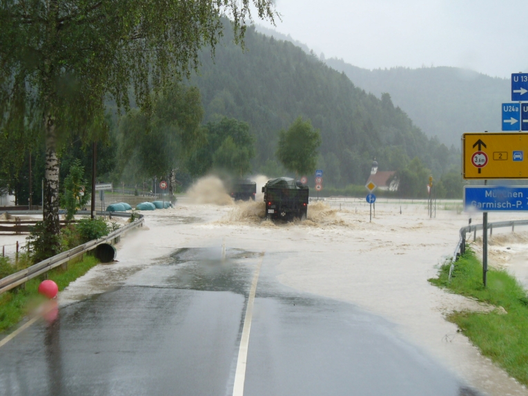 Eschenlohe - Überflutung der Bundesstrasse 2