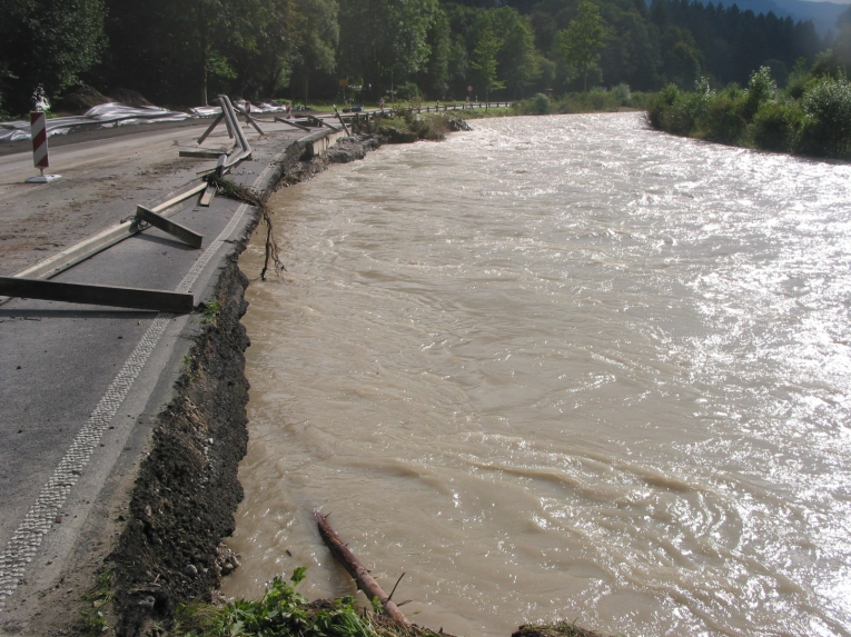 Loisach - Garmisch-Partenkirchen, Schäden an der Griesener Strasse