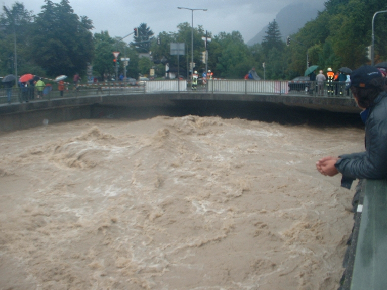 Loisach - Garmisch-Partenkirchen, Blick auf die Loisachbrücke an der Burgstrasse