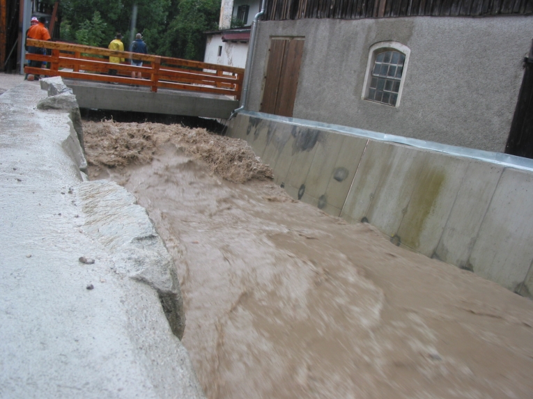 Oberau - Hochwasser im Giessenbach während des Hochwasserschutzausbaus