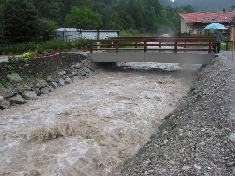 Oberau - Hochwasser im Giessenbach während des Hochwasserschutzausbaus