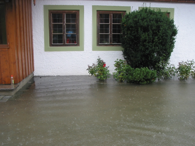 Oberau - Auch die Flussmeisterstelle Oberau wurde überschwemmt