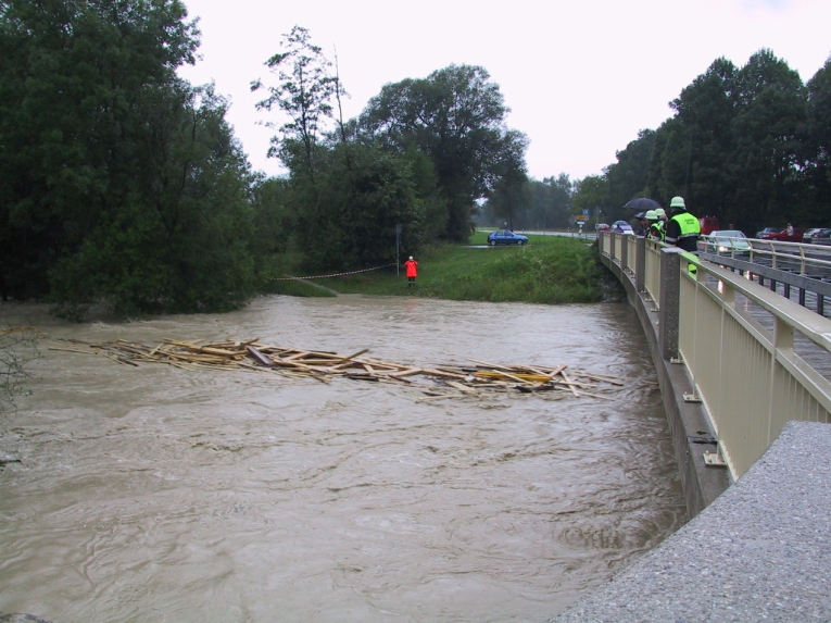Peißenberg - Wörther Ammerbrücke im Hochwasser